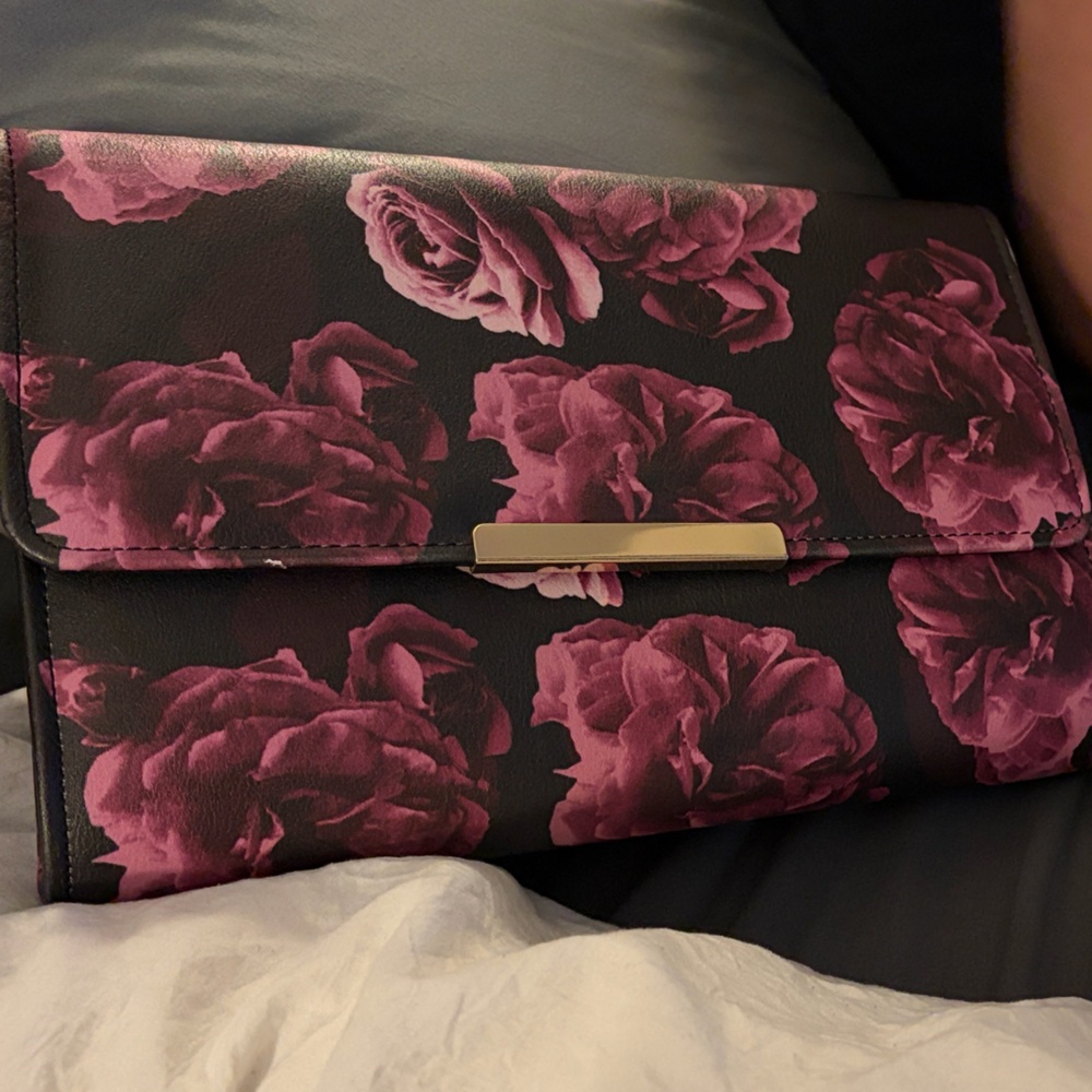 le chateau floral  Black Interior clutch